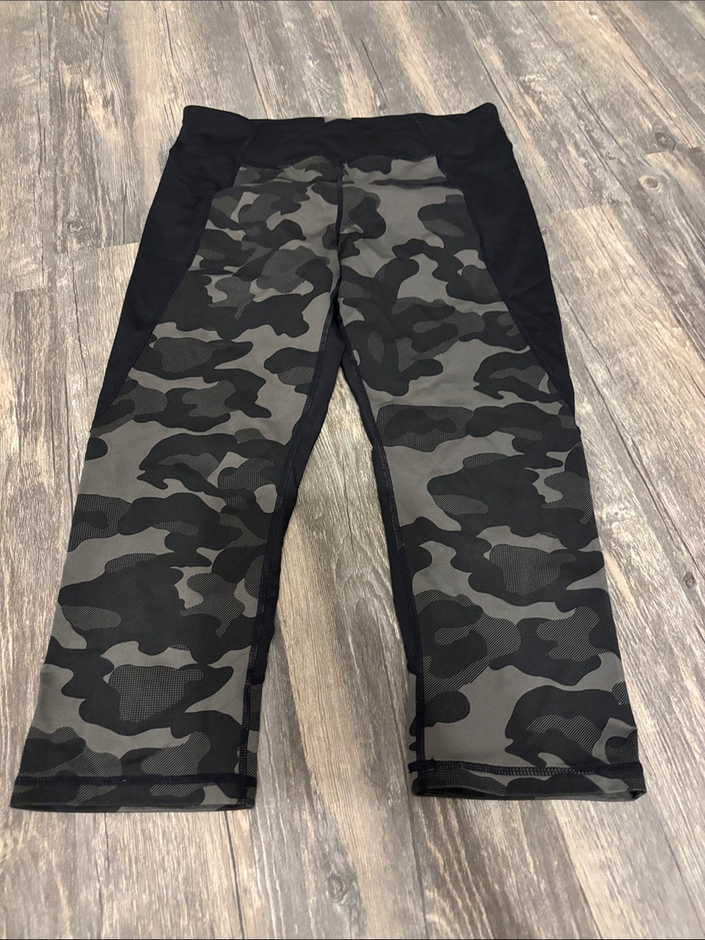 Calvin Klein Black & Gray Camo Track Capri Pants